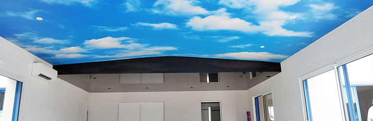 Небо с облаками на натяжном потолке